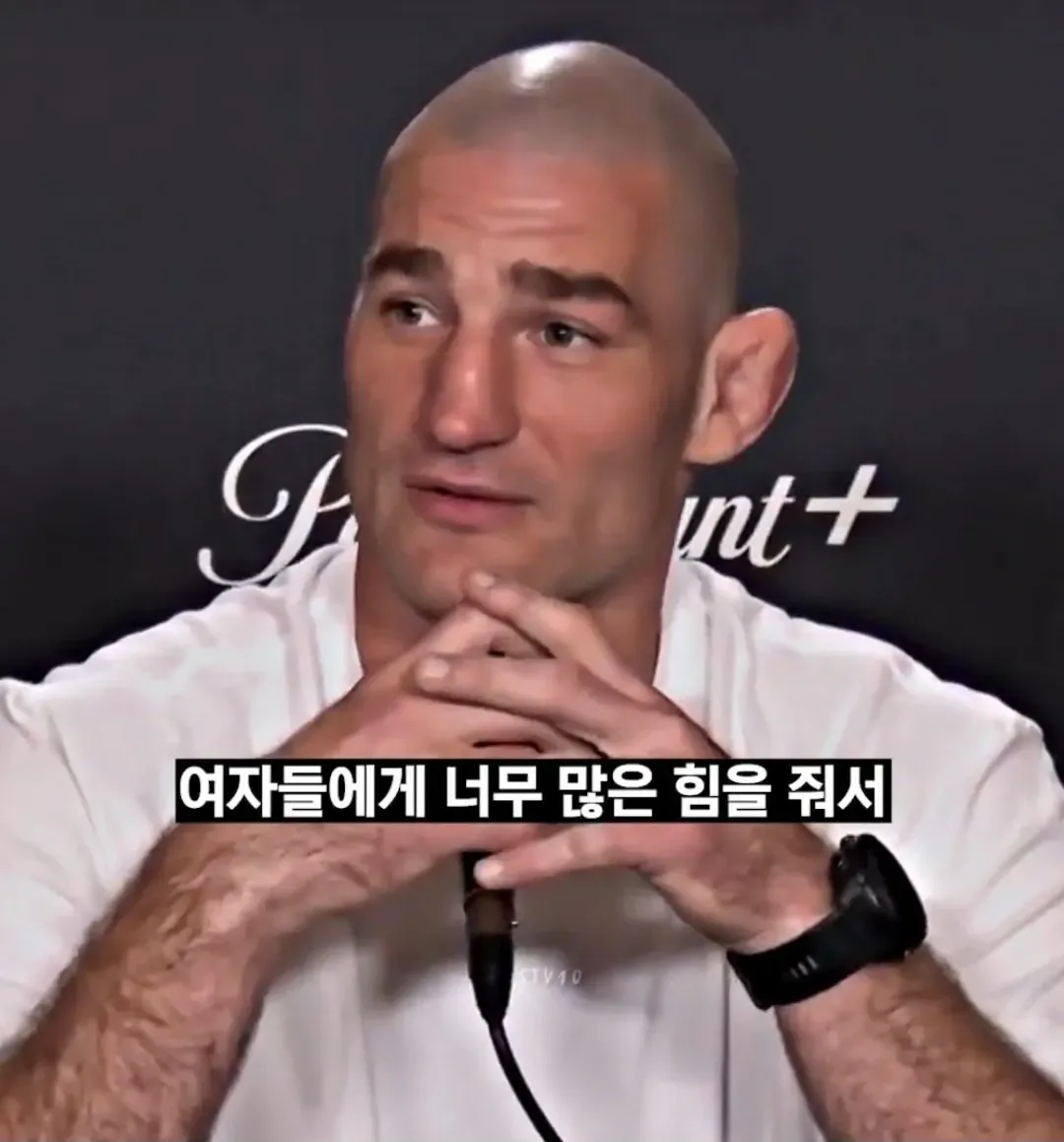 오늘자 UFC 남성부 챔피언의 여성부 비하발언 ㄷㄷ